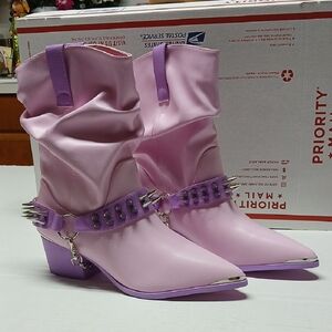 YRU Death Proof Spike Buckle Slouchy Cowboy Boots Pink Purple Lavender Size 7